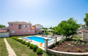 Awesome home in Studenci w/ WiFi, Outdoor swimming pool and 4 Bedrooms